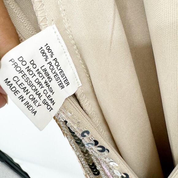 Mac Duggal Bead-Embellished Detail Halter Neck Gown Gold/ Silver Size 10 NWT - Picture 7 of 14